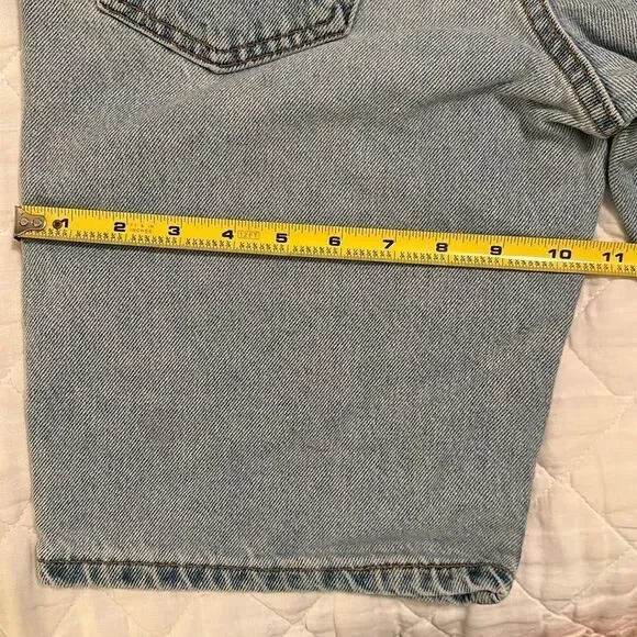 NWOT Levi’s Vintage High Waisted Denim Shorts 550 Student Relaxed Fit, Size W27